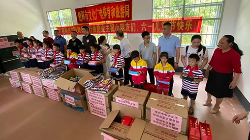 愛心回饋 筑夢教育 | 百裕集團以行動助力公益，點亮童真夢想！
