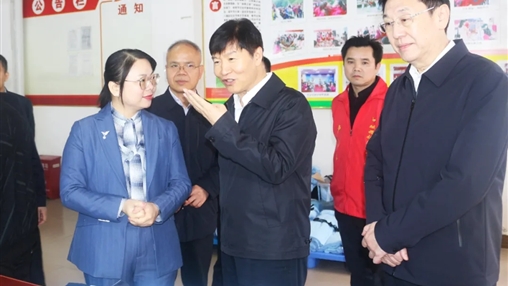 廣西壯族自治區(qū)黨委委員、常委、副書記劉小明蒞臨百裕集團(tuán)環(huán)江車間調(diào)研