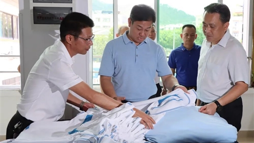 梧州市市委常委、統(tǒng)戰(zhàn)部部長何世恰蒞臨百裕集團(tuán)調(diào)研指導(dǎo)